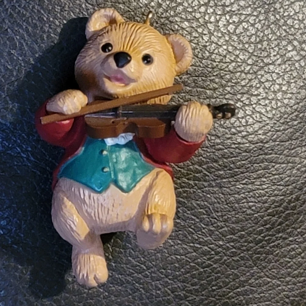 1991 FIDDLING BEAR 